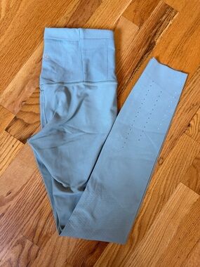 Lululemon Zoned in tight